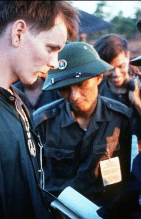 Viet Cong Sun Helmet Badge (Original) - Image 3